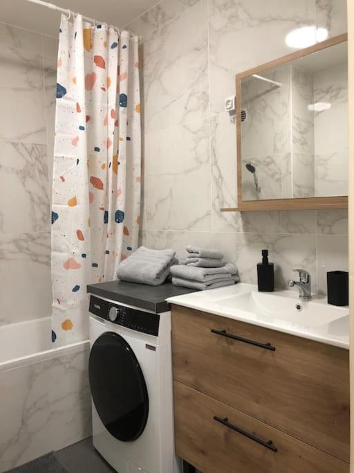 Superbe Appartement Tout Equipe, Le Nid D'Eva A Metz Gare, Parking Prive, Balcon, F2, 50M2, 3P エクステリア 写真